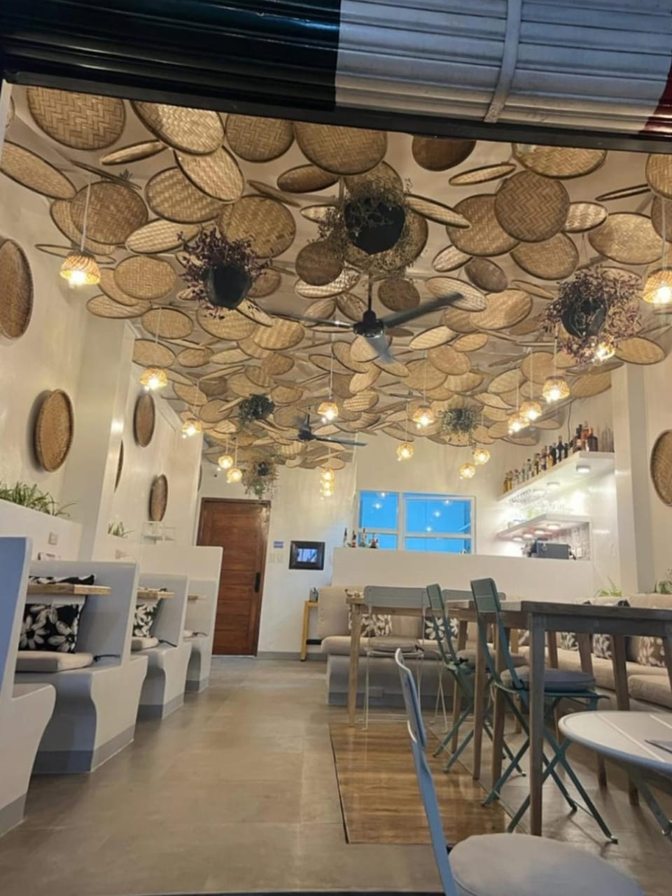 Restaurant/places to eat, Seating area
