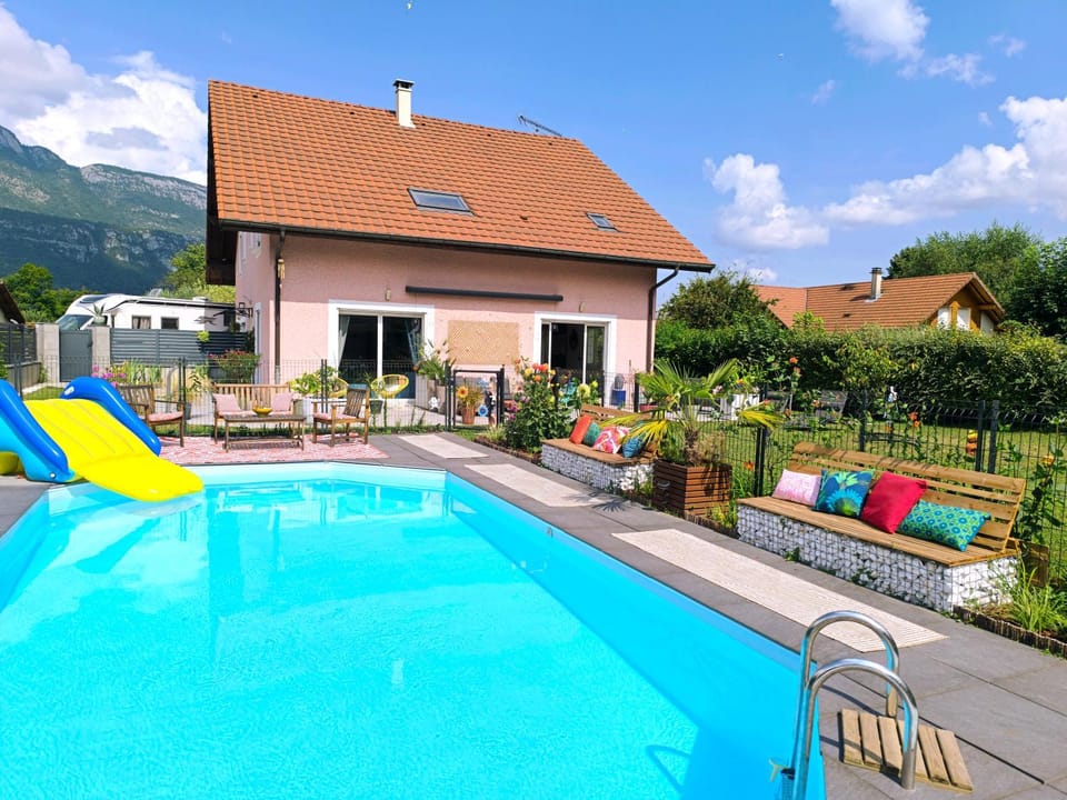 Maison avec piscine 14 personnes Villa in Doussard