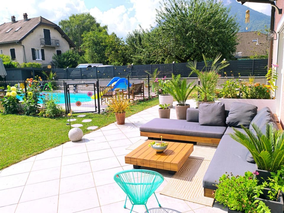 Maison avec piscine 14 personnes Villa in Doussard