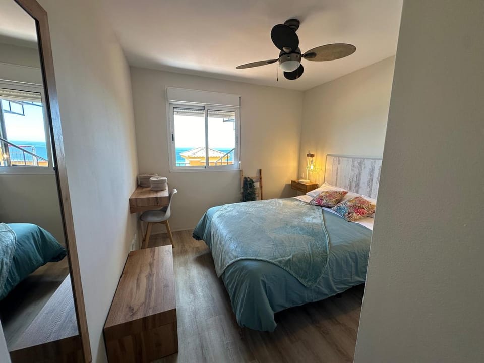 Bed, Photo of the whole room, Bedroom, fireplace, towels