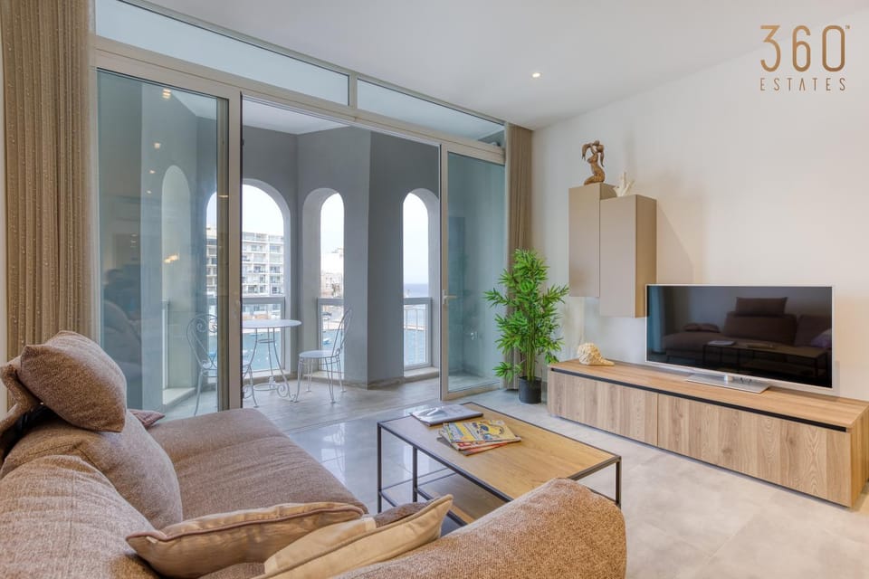 Communal lounge/ TV room, TV and multimedia, Living room, Seating area, Evening entertainment