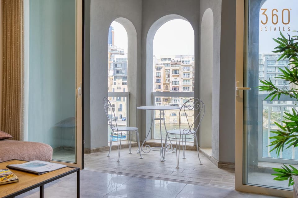 View (from property/room), Balcony/Terrace, Seating area