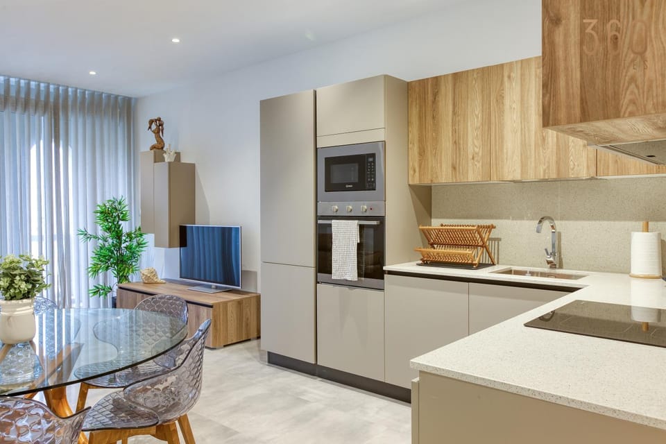 Kitchen or kitchenette, Living room, Seating area, Dining area, minibar, oven, pet friendly