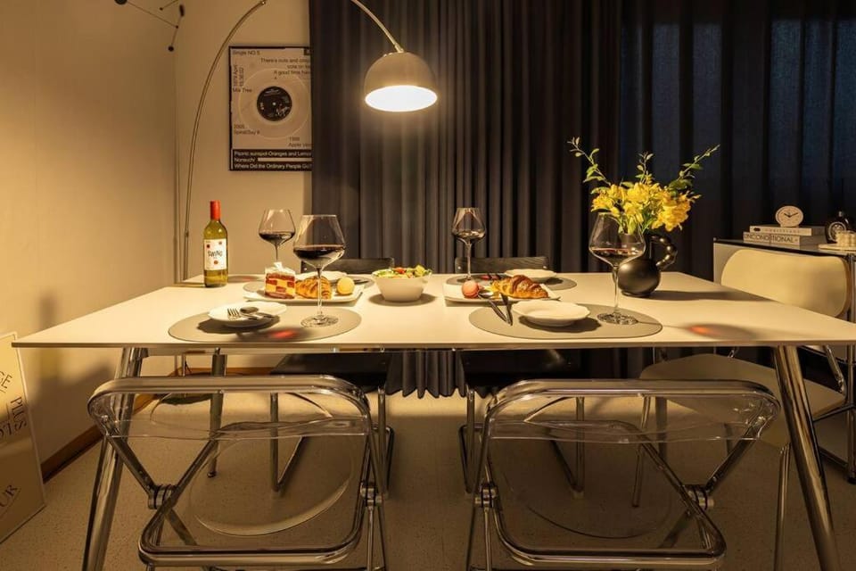 Luxury Gallery Stay Apartment in Seoul