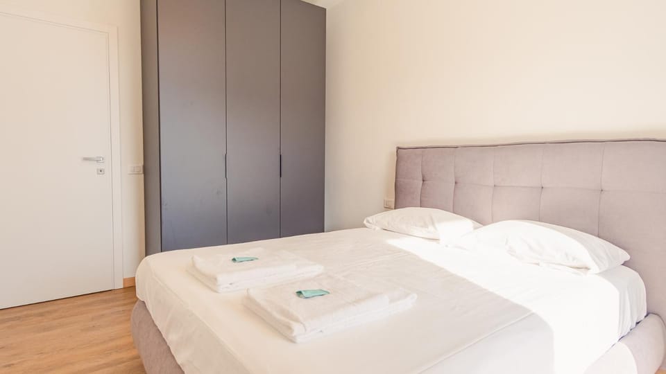 Bed, Photo of the whole room, Bedroom, wardrobe