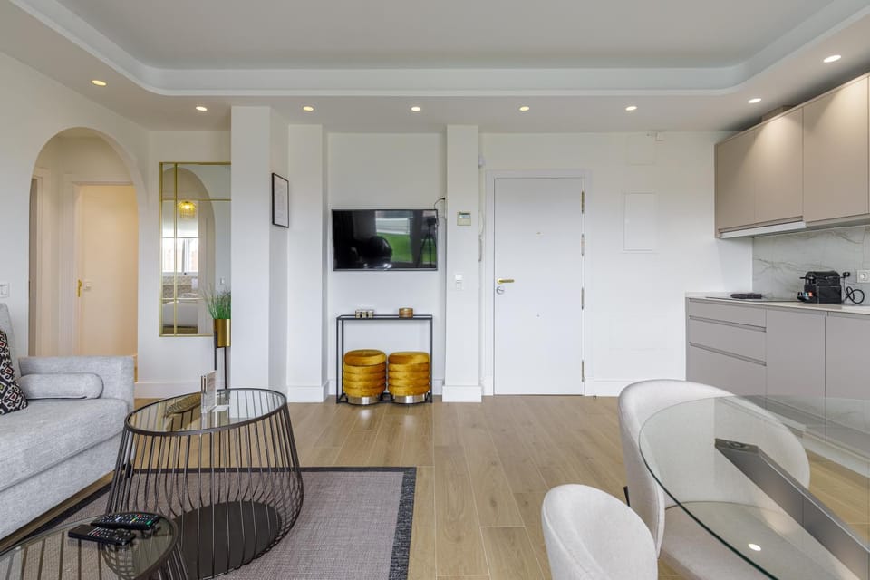 TV and multimedia, Kitchen or kitchenette, Living room, Seating area, Dining area, minibar, oven