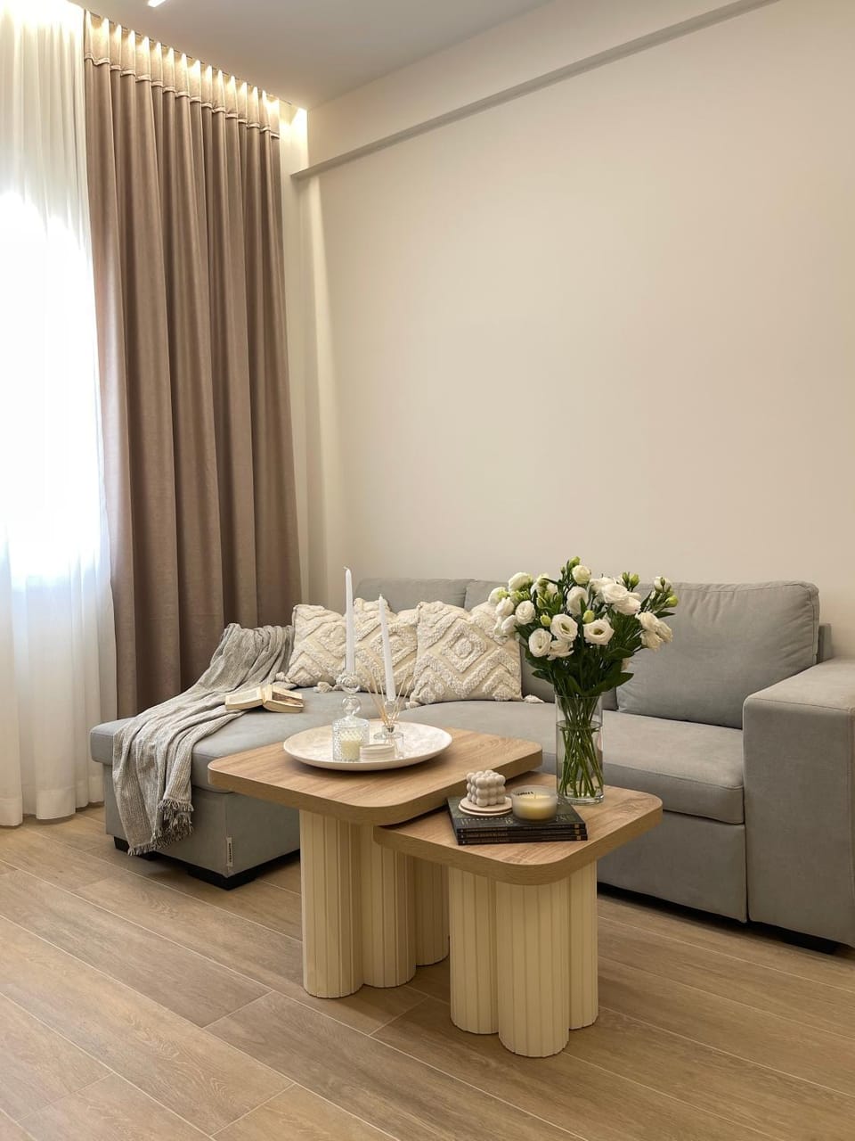 Living room, Photo of the whole room, Seating area