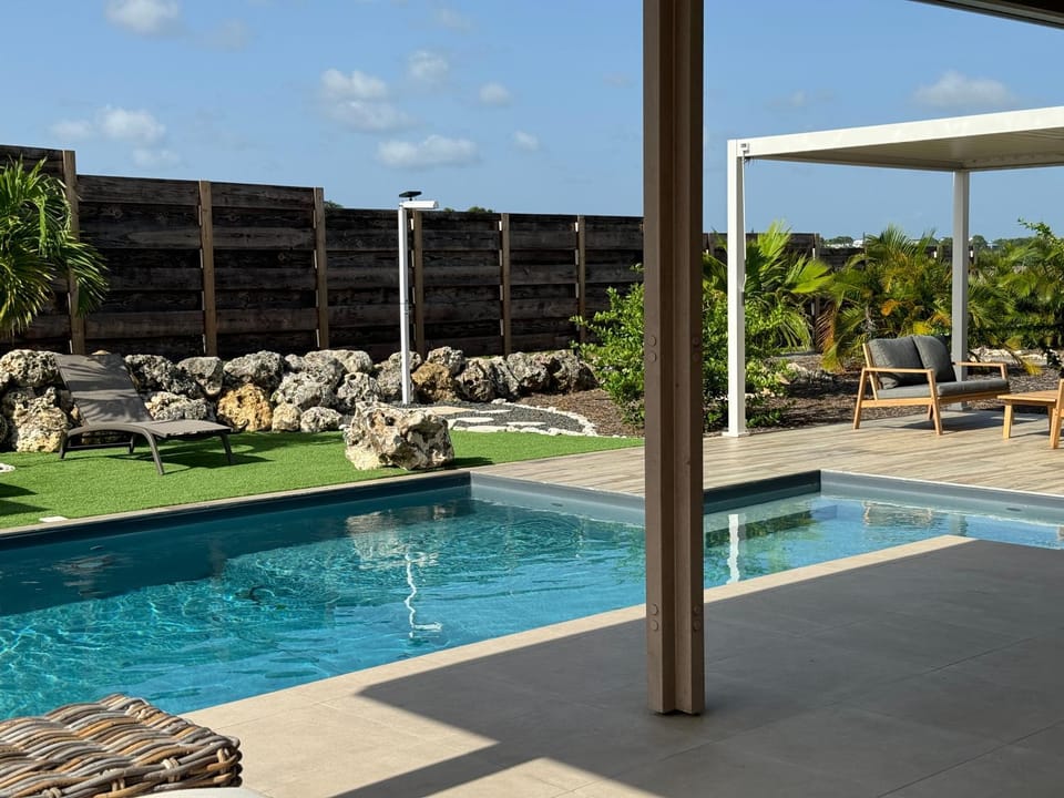 Property building, Day, Pool view, Swimming pool, sunbed