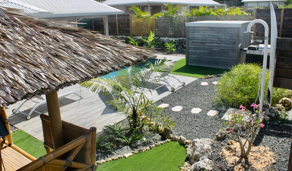 Property building, Garden, Garden view, Swimming pool