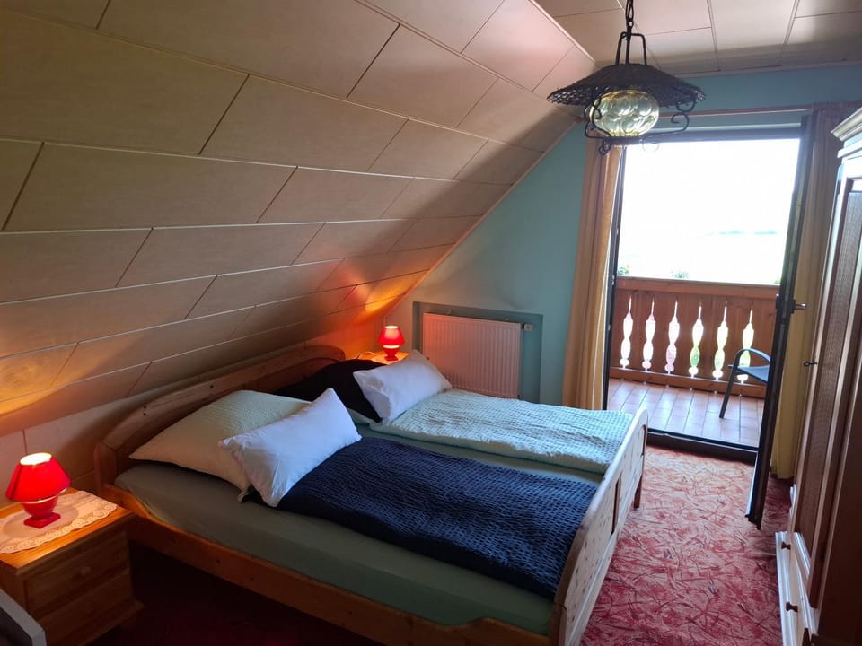 Bed, Photo of the whole room