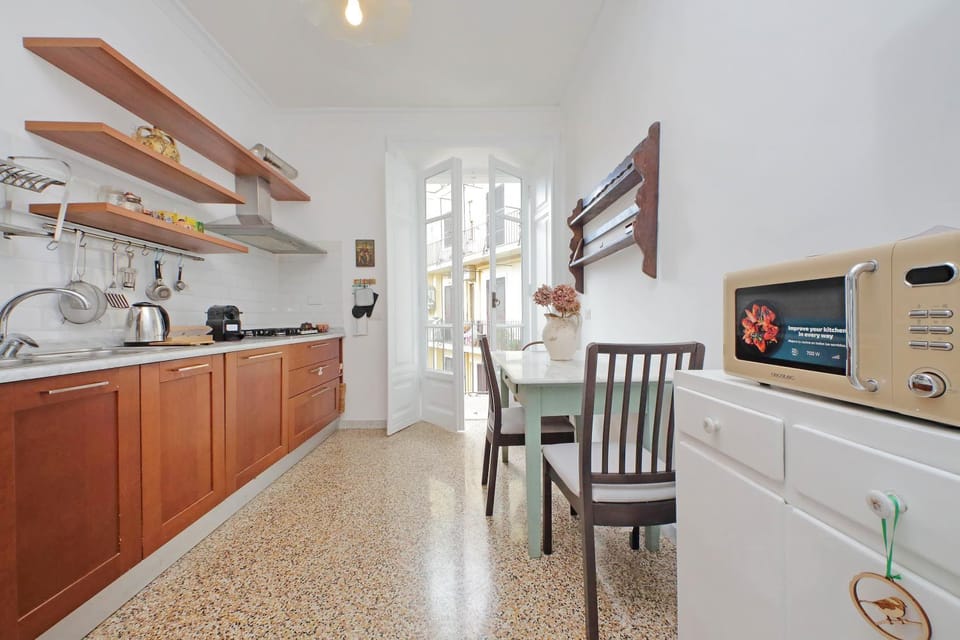 Kitchen or kitchenette, oven, stove