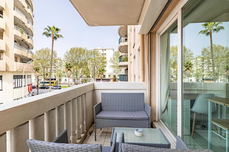 Charming Studio with pool & balcony -Heart of Nice Apartment in Nice