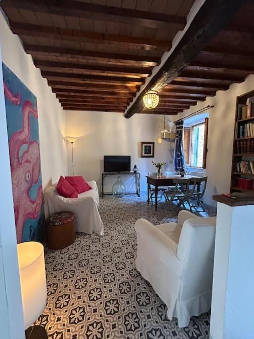 La casa del polpo rosa House in Campiglia Marittima