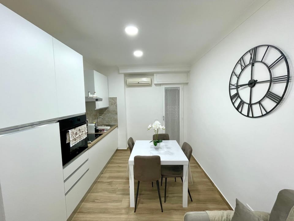 Kitchen or kitchenette, Living room, Dining area, pet friendly, stove, air conditioner