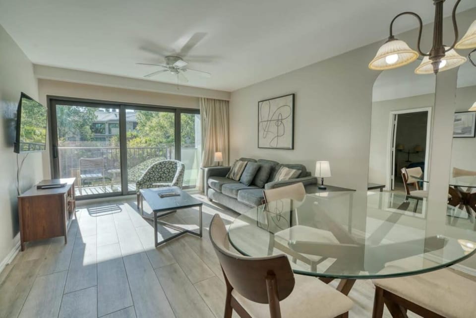 Park Shore Resort - Pool & Bar Close to Beach House in Naples