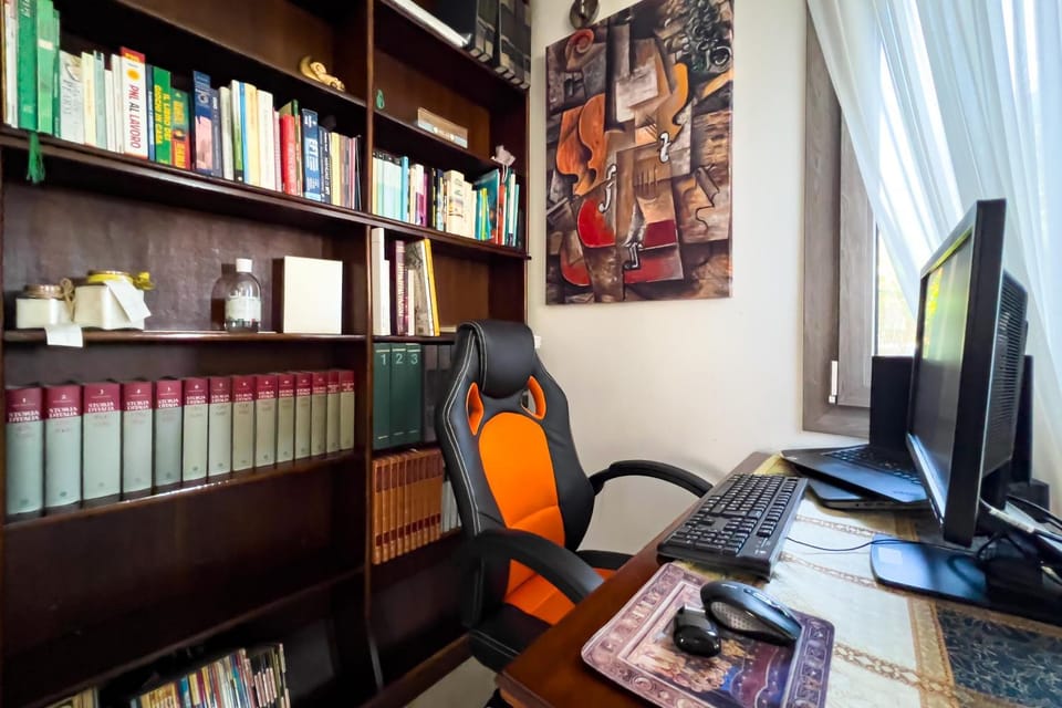 Library, TV and multimedia, Seating area, Area and facilities