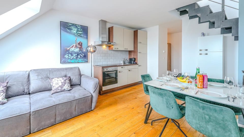 Kitchen or kitchenette, Living room, Seating area, Dining area, minibar, pet friendly, stove
