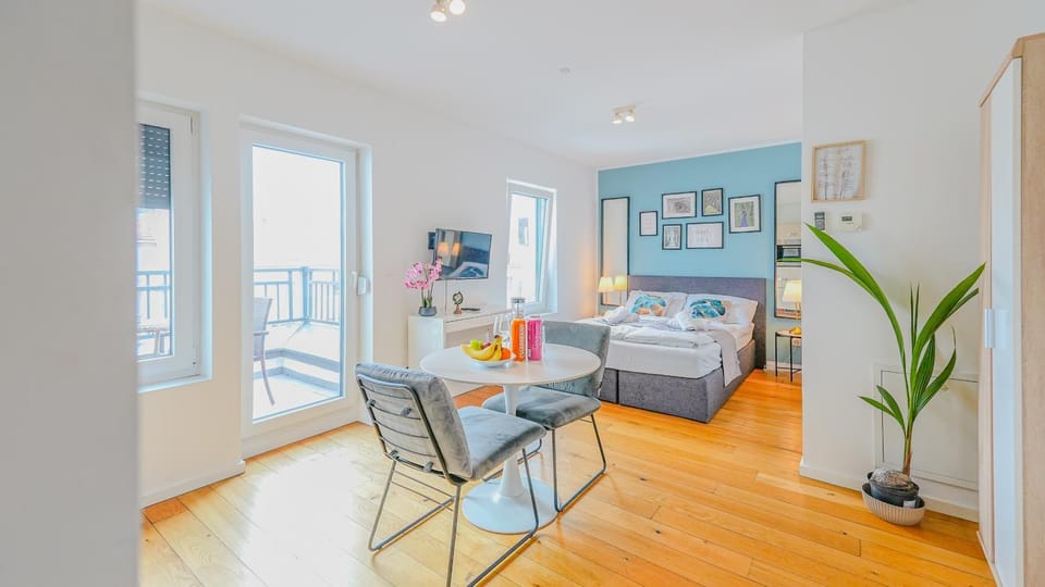 Bed, Kitchen or kitchenette, Living room, Photo of the whole room, Seating area, Dining area, Bedroom