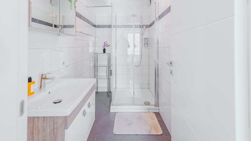 Shower, Bathroom, Bath, towels