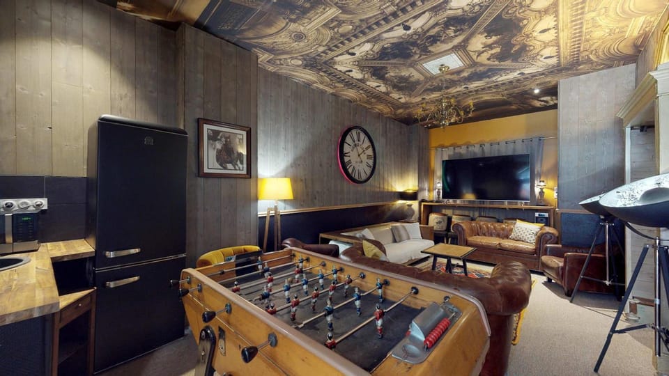 Communal lounge/ TV room, TV and multimedia, Kitchen or kitchenette, Living room, Seating area, Evening entertainment