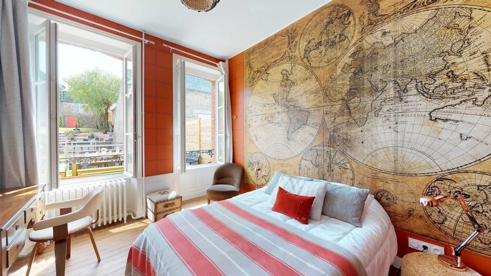 Bed, Living room, Photo of the whole room, Seating area, Bedroom