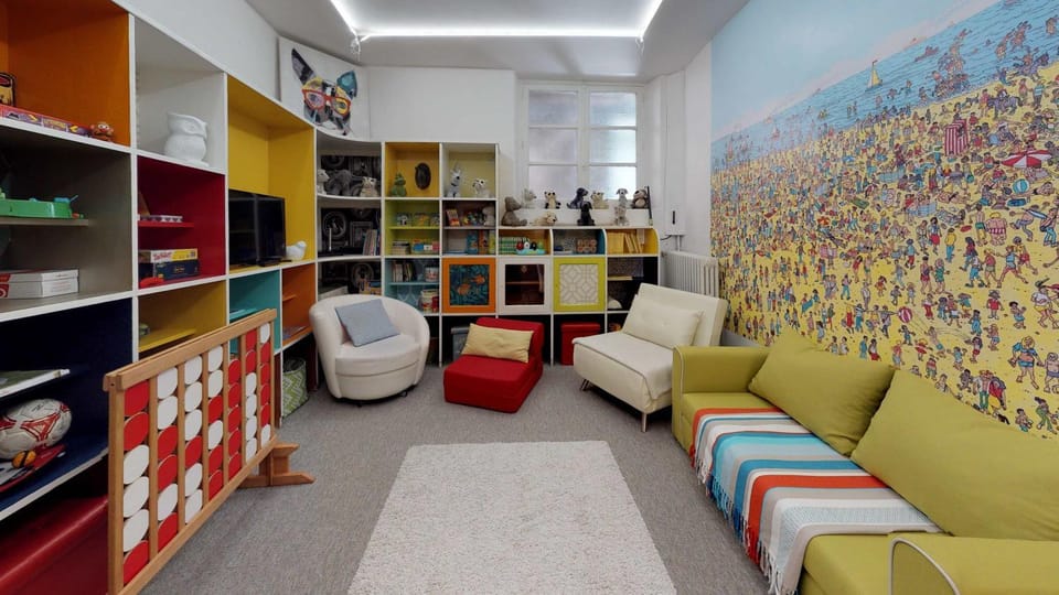 Library, Living room, Seating area