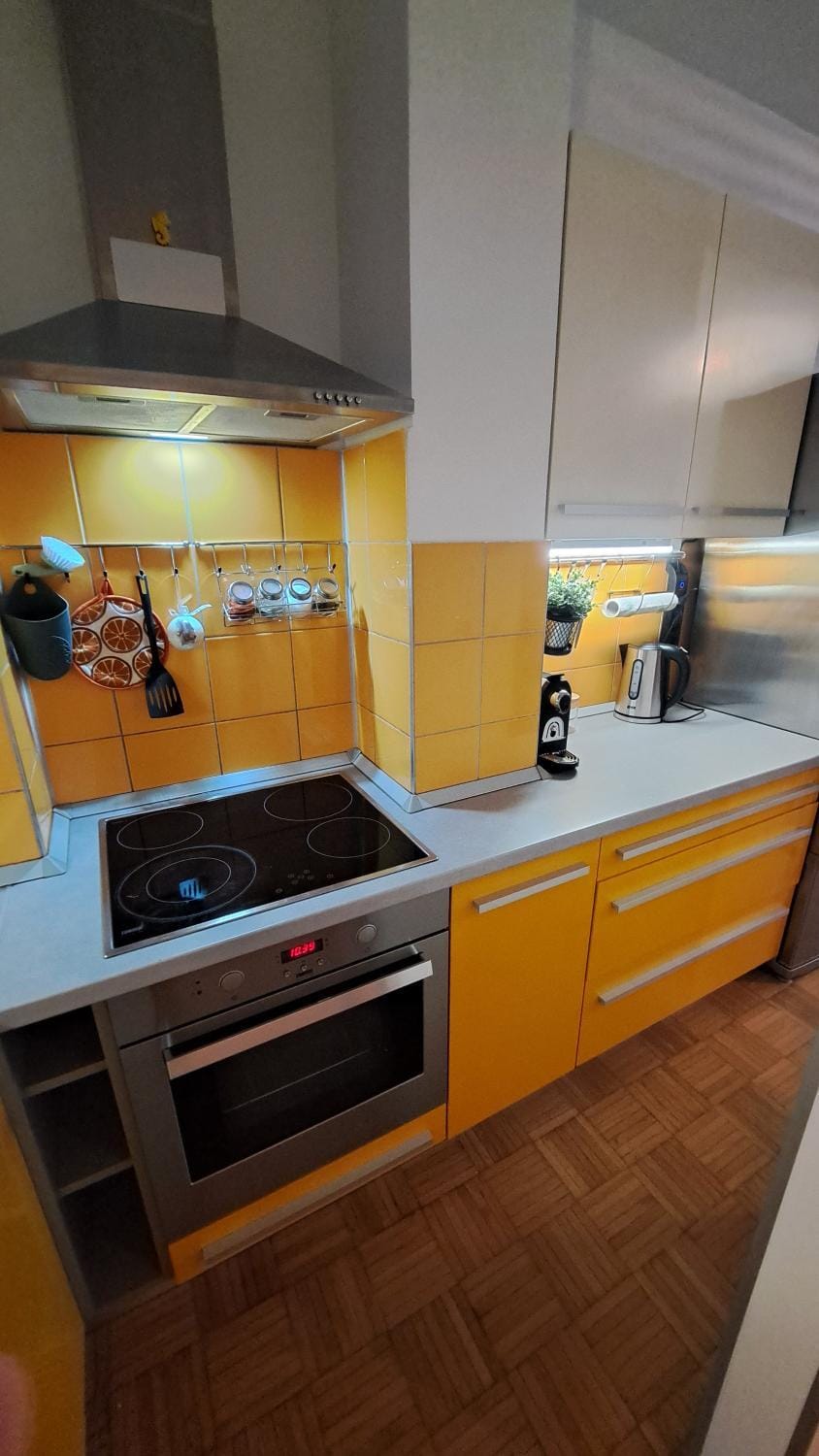 Kitchen or kitchenette, pet friendly, stove