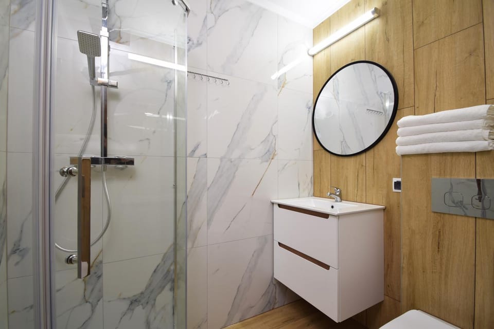Shower, Bathroom, View (from property/room), View (from property/room), Other, Other, Other, towels