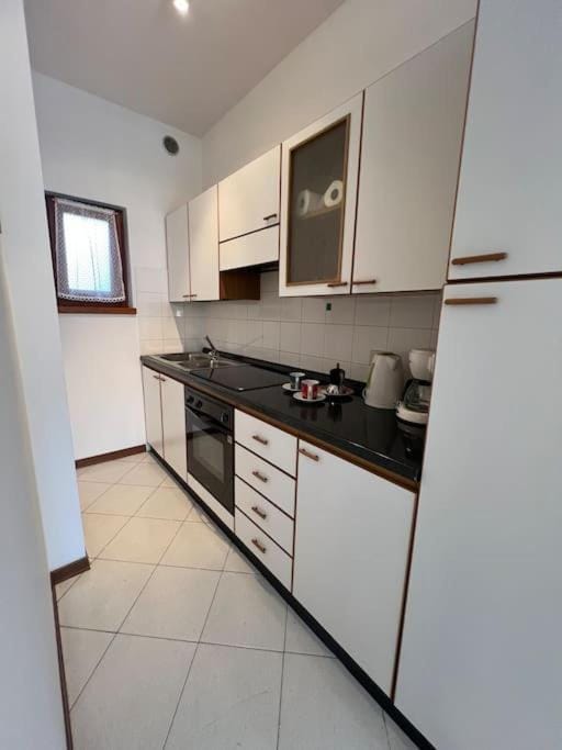 Kitchen or kitchenette, dishwasher, stove