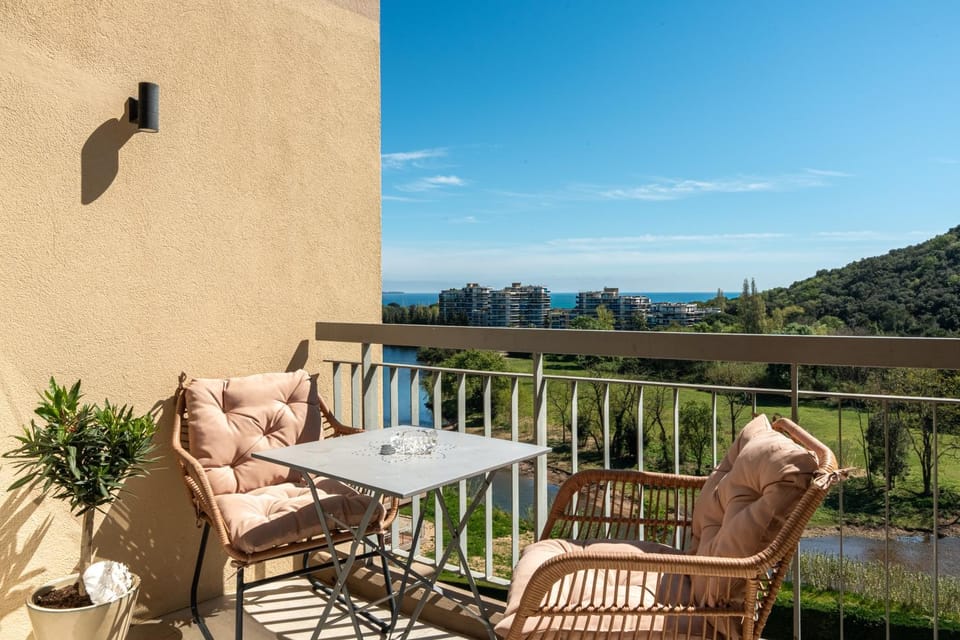 Patio, Spring, Day, Natural landscape, View (from property/room), Balcony/Terrace, Dining area, Beach, Mountain view, Sea view