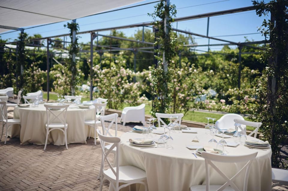 Restaurant/places to eat, Restaurant/places to eat, Spring, Day, Garden, Lounge or bar, Banquet/Function facilities, Garden view