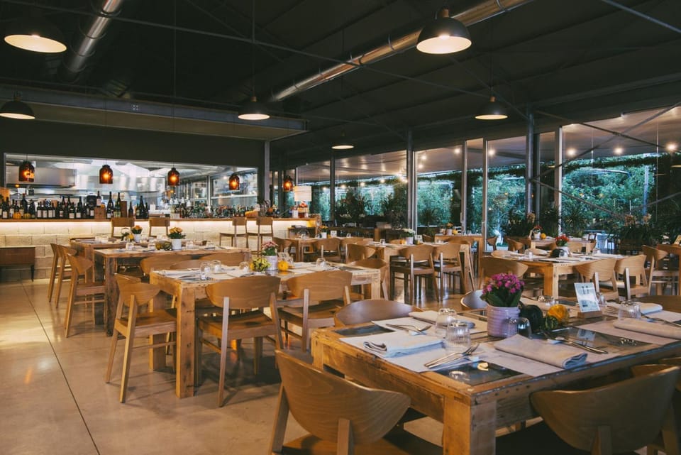 Restaurant/places to eat, Restaurant/places to eat, Lounge or bar, Lounge or bar, Banquet/Function facilities, Drinks