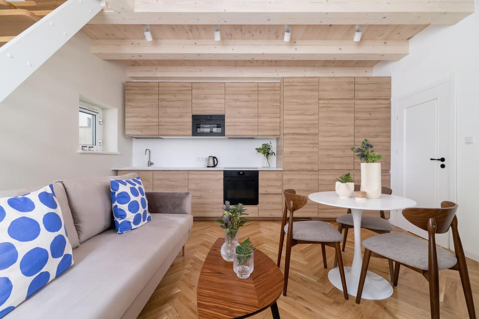 Kitchen or kitchenette, Seating area, Dining area