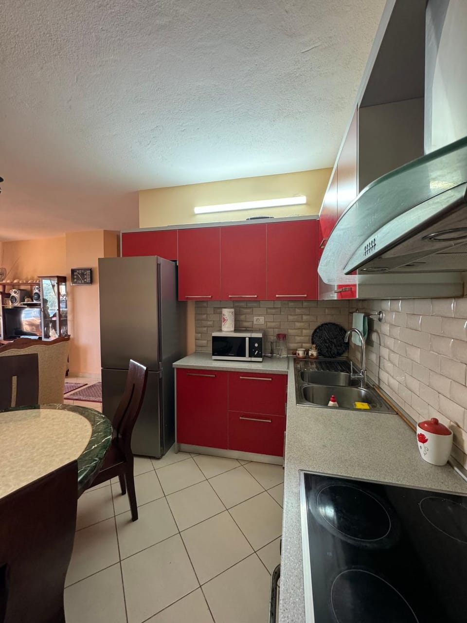 Kitchen or kitchenette, Dining area, minibar, pet friendly