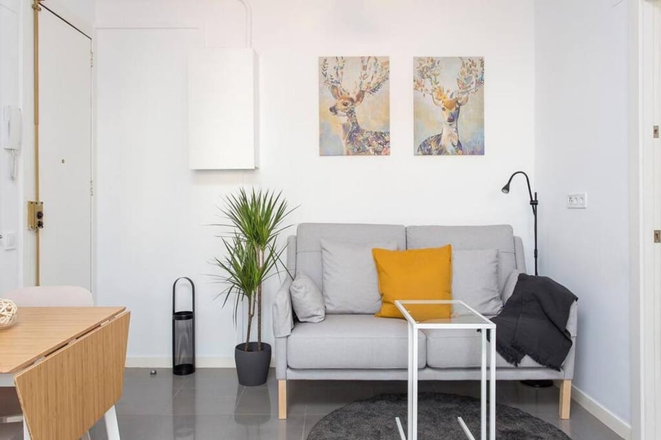 Cozy And Quiet In Trendy Sants Apartment in Barcelona