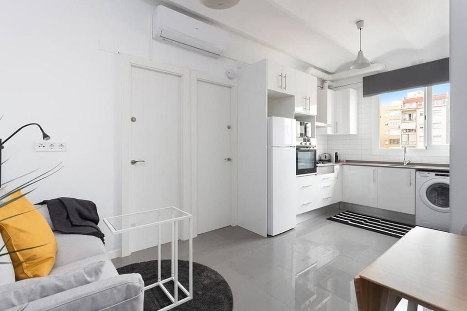 Cozy And Quiet In Trendy Sants Apartment in Barcelona