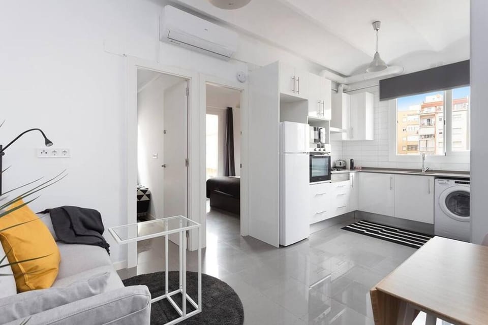 Cozy And Quiet In Trendy Sants Apartment in Barcelona