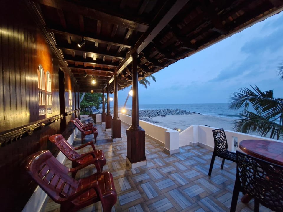 Natural landscape, View (from property/room), Balcony/Terrace, Living room, Seating area, Beach, Sea view