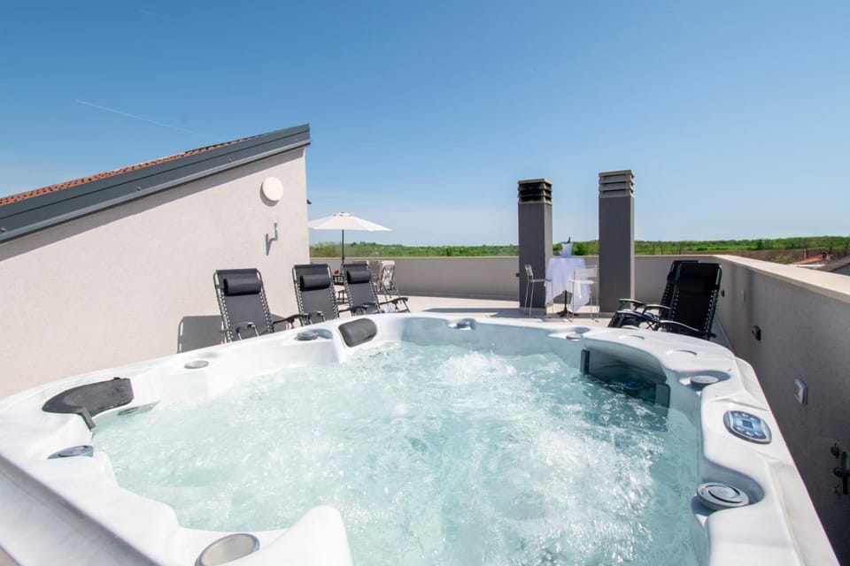 Ferienhaus Ivana mit Jacuzzi in Pula,Istrien - by Istrabook Villa in Pula