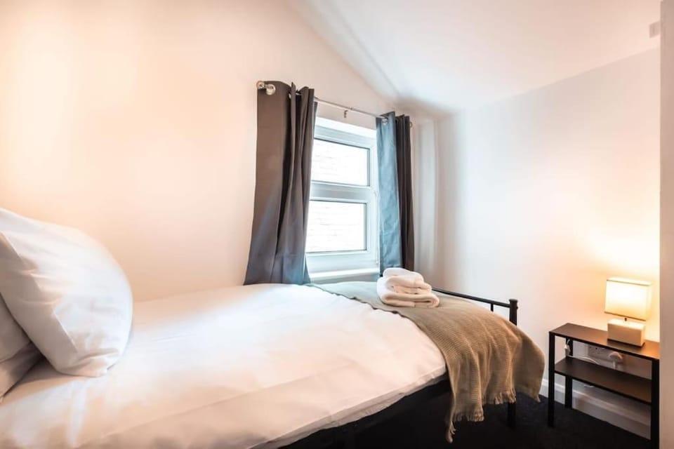 Modern House in Central Southampton with Private Off-Road Parking - Newly Refurbished - Great for Contractors, Friends & Families House in Southampton