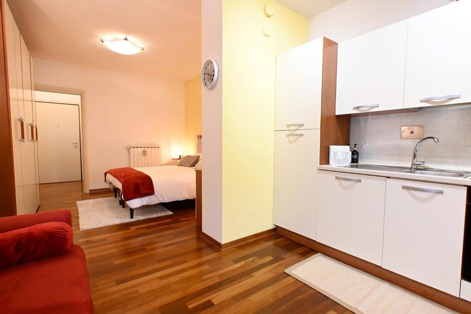 Kitchen or kitchenette, Photo of the whole room, Bedroom