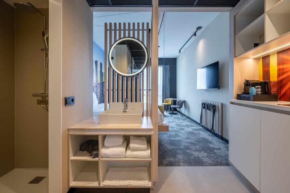 Bathroom, Kitchen or kitchenette