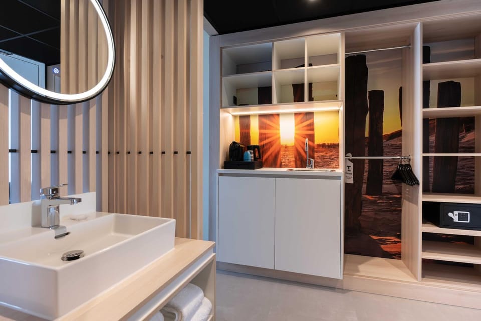 Bathroom, Kitchen or kitchenette