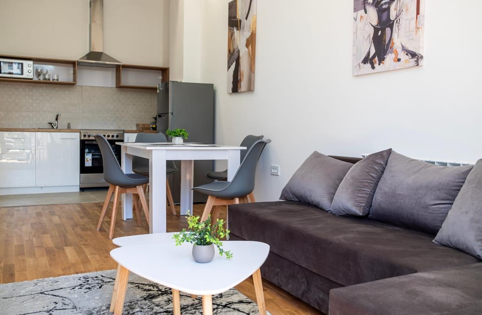 Kitchen or kitchenette, Seating area, Dining area