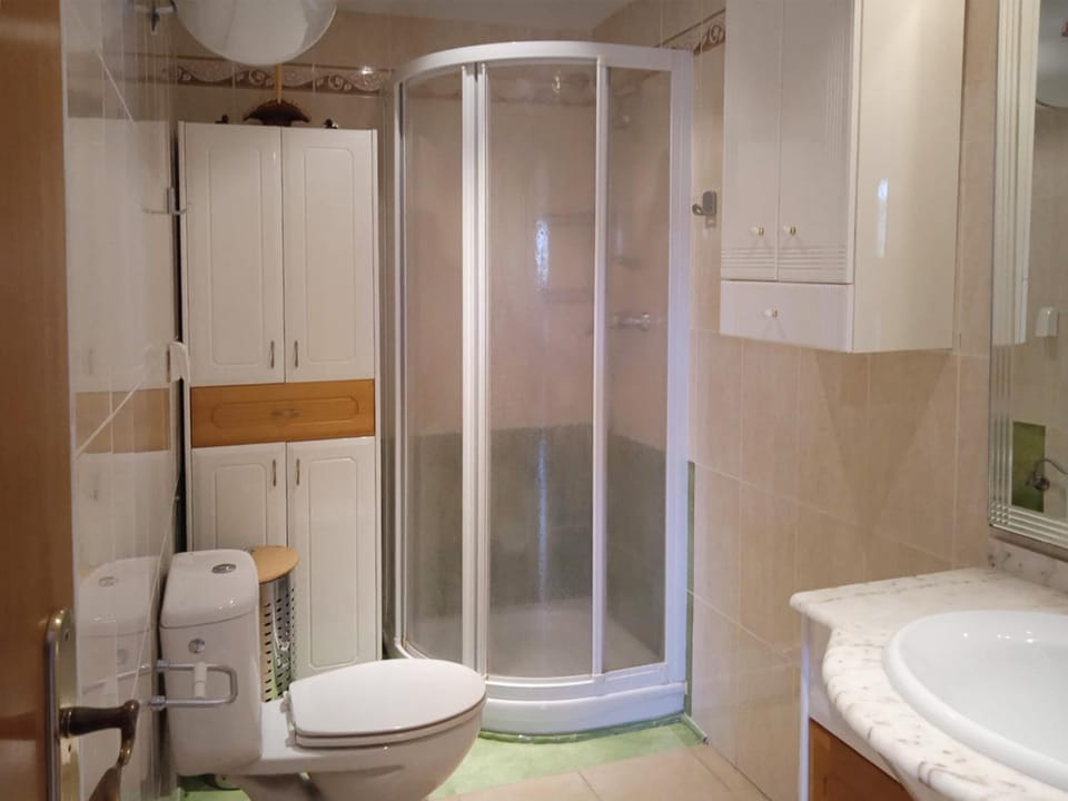 Shower, Toilet, Spring, Bed, Activities, Winter, Summer, Bathroom, Balcony/Terrace, Beach, Hiking, Animals, Animals, Animals, Autumn, Pets, Pets, Pets, Swimming pool, Sports, Entertainment, children, children, children, young children, young children, young children, older children, older children, older children, group of guests, group of guests, group of guests, cot, Family, Family, Family, Parking, heating, heating, pet friendly, pet friendly, washing machine, elevator