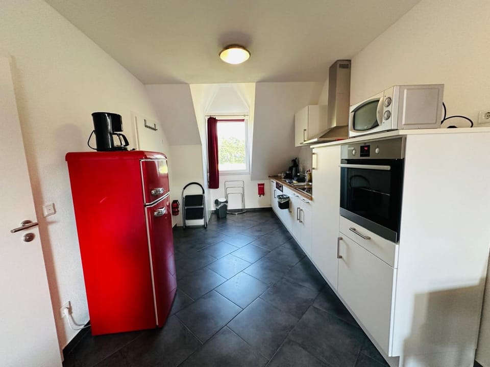 Kitchen or kitchenette, dishwasher