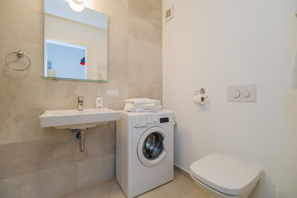Toilet, Bathroom, towels, washing machine, dryer