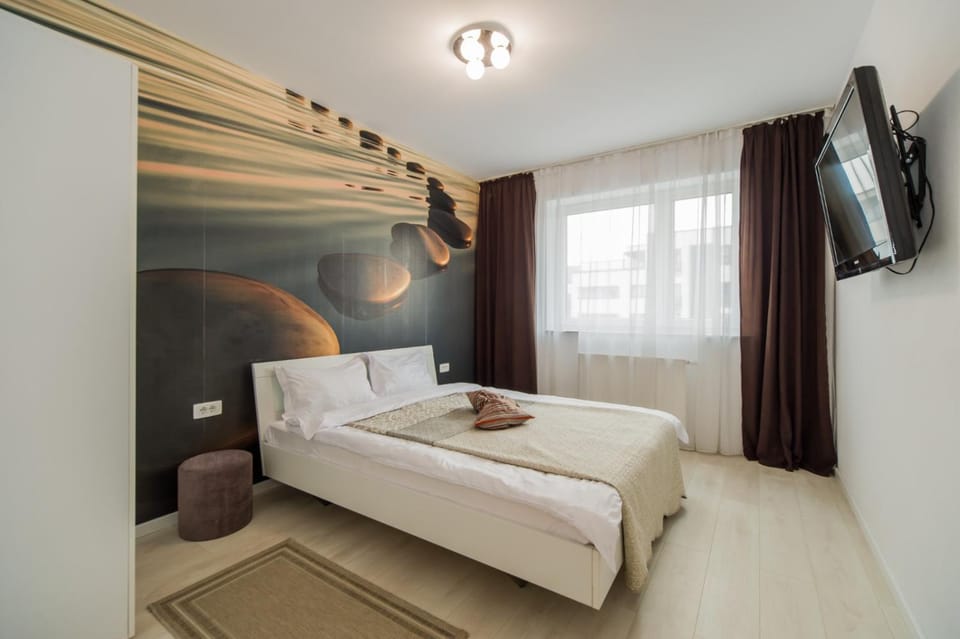 Bed, TV and multimedia, Photo of the whole room, Bedroom, towels