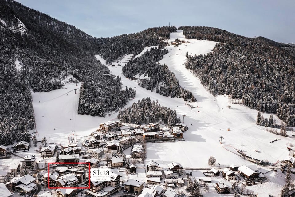Property building, Winter, Skiing, Skiing