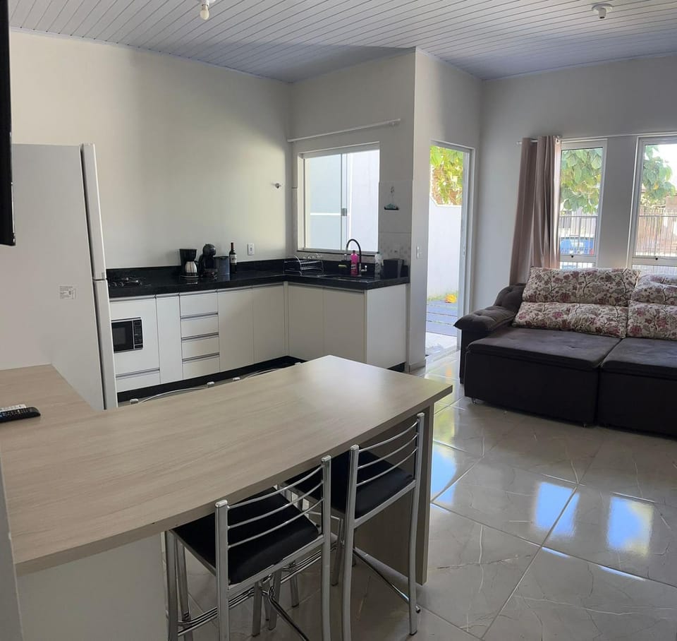 Kitchen or kitchenette, minibar, stove